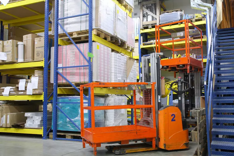 case picking process in a warehouse